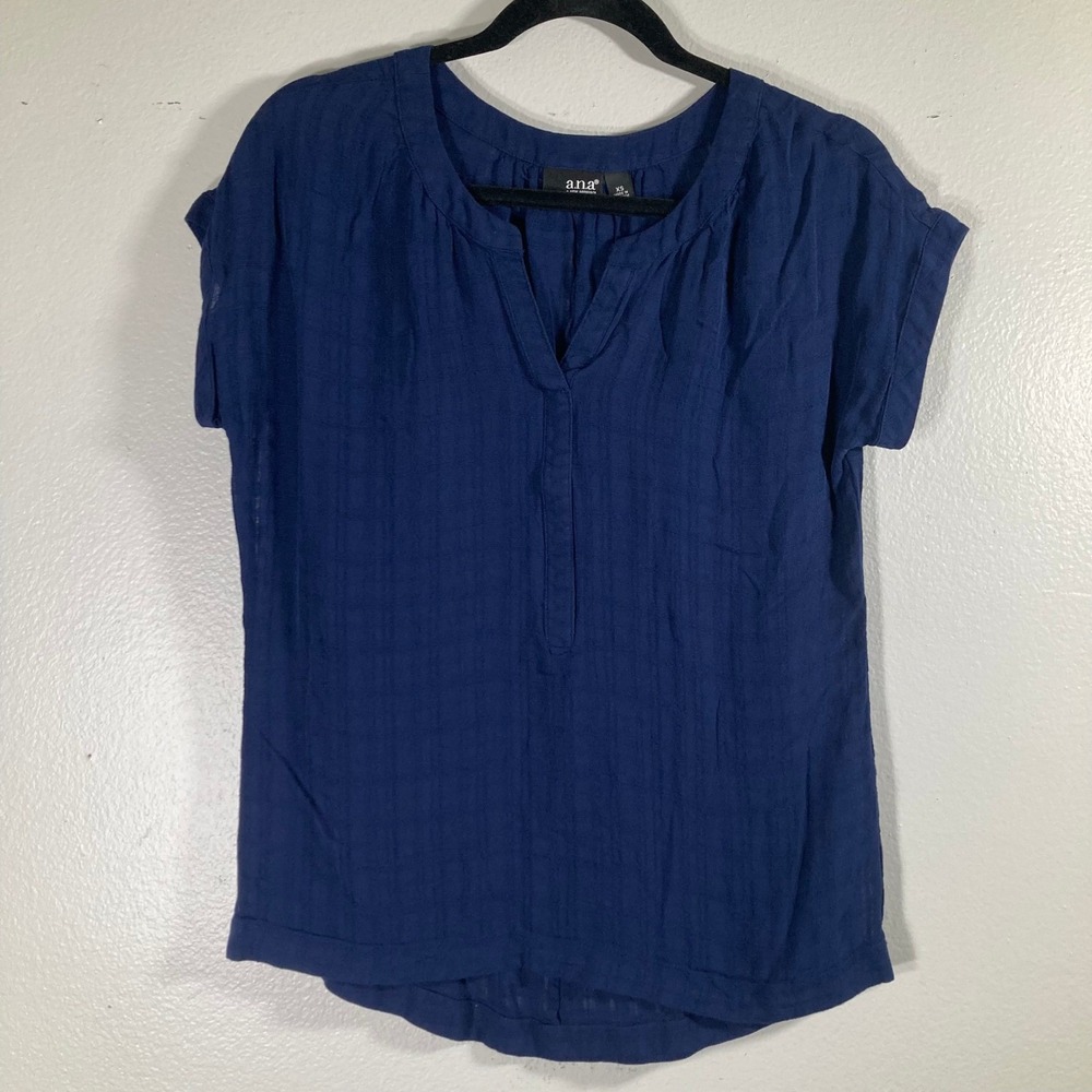 a.n.a Women XS Navy Blue Textured Rayon Split Neck Short Sleeve Blouse RN93677